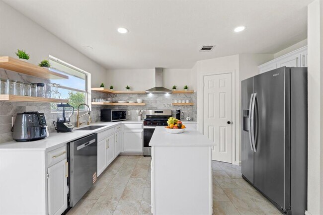 Building Photo - 3300 Sauls Dr