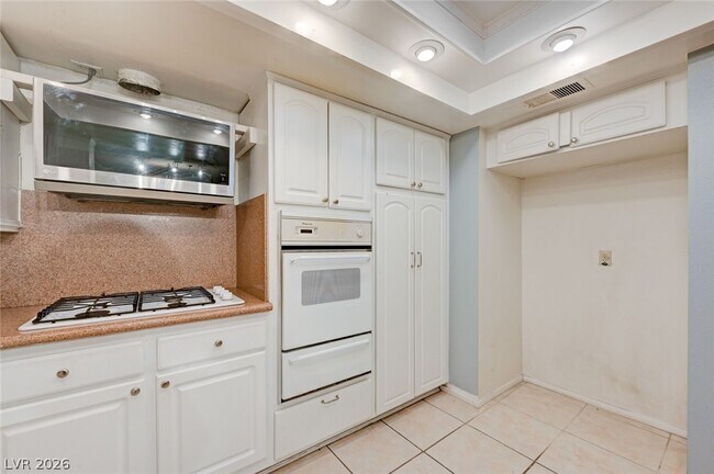 Building Photo - 3518 Blackstone St