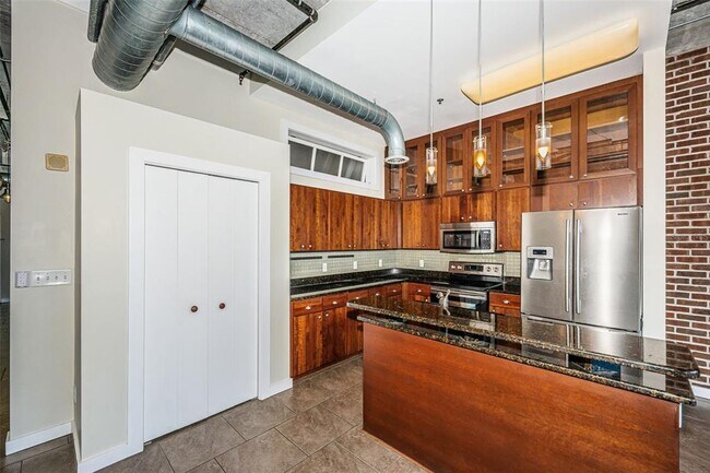 Building Photo - 175 2nd St S