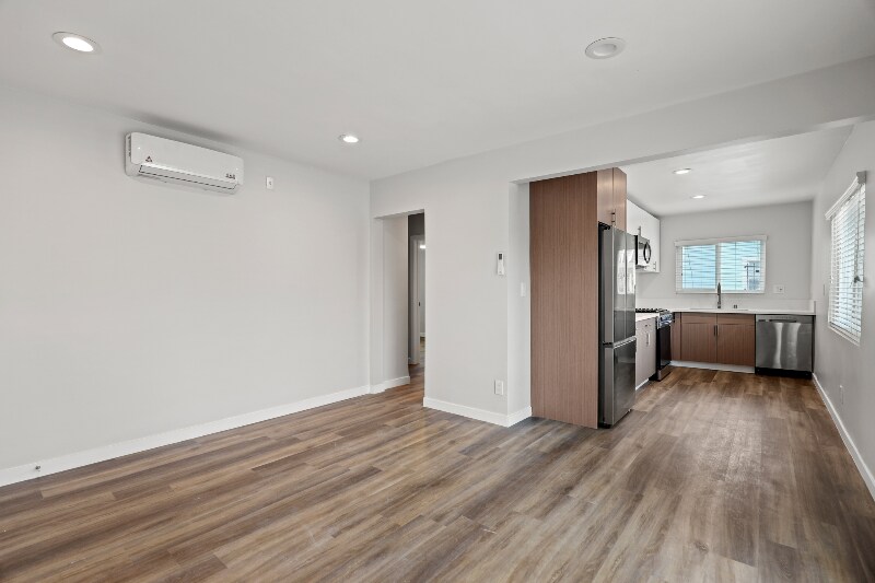 Building Photo - 1358 W 36th St