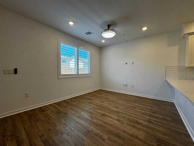 Building Photo - Beautiful, New Siena 3 Bedroom, 2.5 Bath Townhome with Solar for Rent