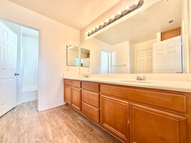 Building Photo - Spacious 3 Bedroom Home with Loft, Large Backyard & 2 Car Garage