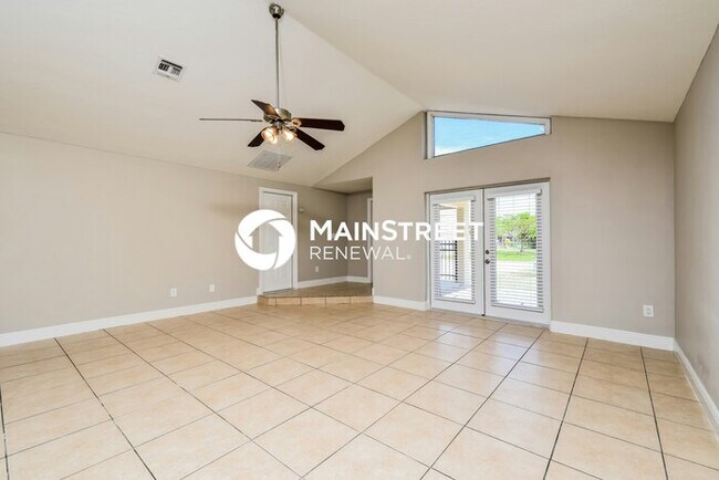 Building Photo - 3 Bedroom Pet-Friendly Home in Cape Coral,...
