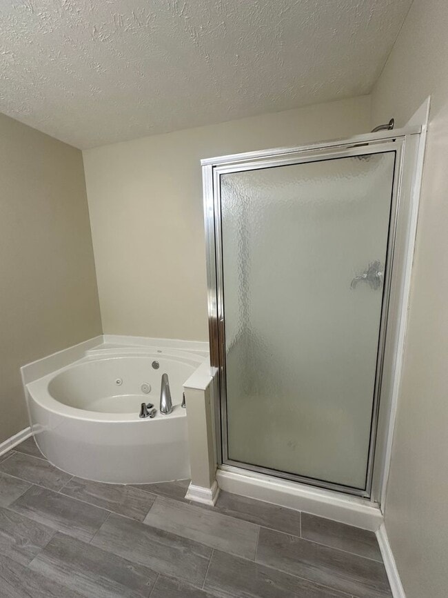 Building Photo - 4BR / 2BA Home in Middletown with Two Car Garage For Rent!