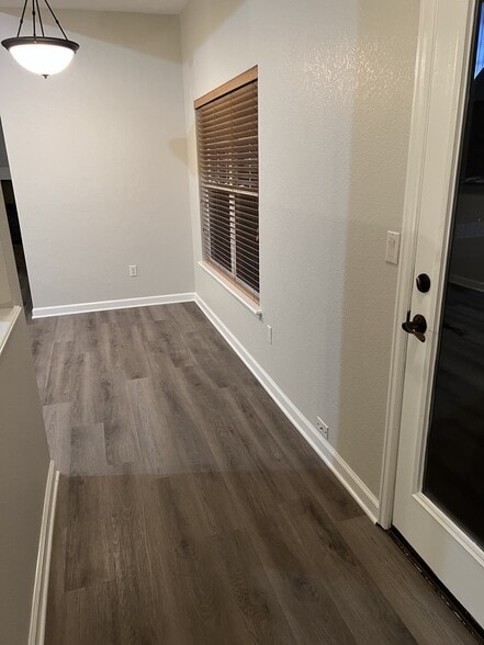 Dining/eating area - 15234 W 63rd Ave