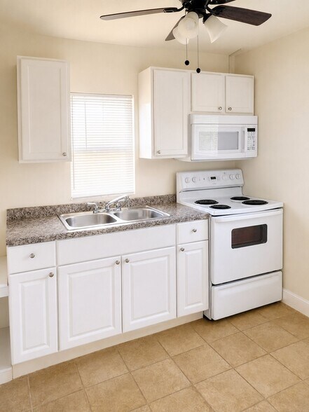 Building Photo - 8036 Mattox Ave