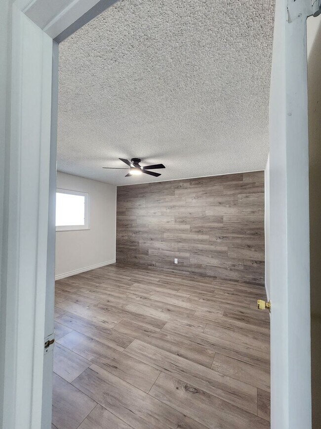 Building Photo - Beautiful Newly Renovated 3 Bedroom 2 Bath...