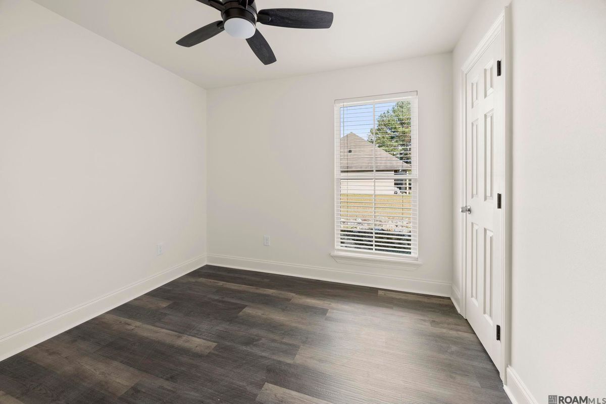 Building Photo - 38254 Shelby Dr