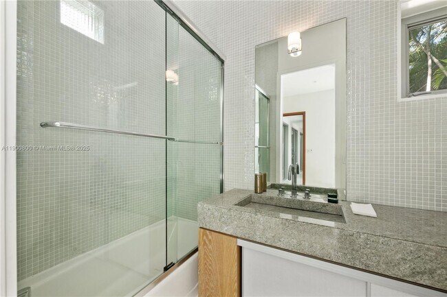 Building Photo - 2205 Overbrook St