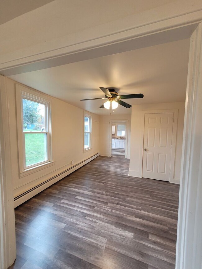 Building Photo - 103 Schoolhouse Rd