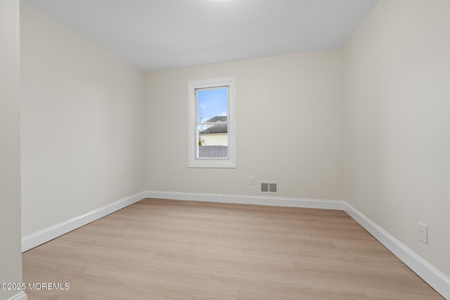 Building Photo - 11 Dewitt Ave