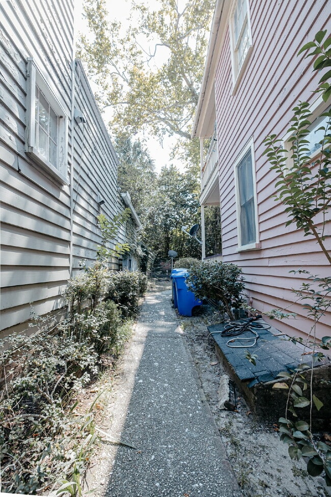 Building Photo - Renovated 2 Bed 2 Bath Charleston Victorian Home
