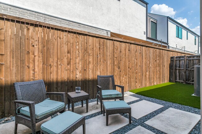 Building Photo - 1839 Euclid Ave