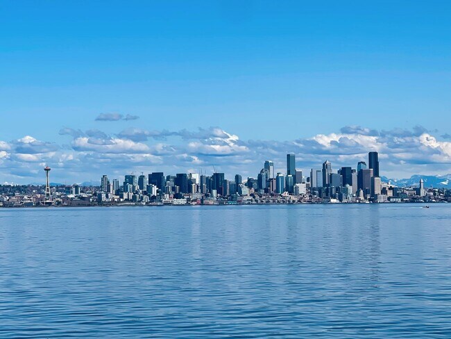 Building Photo - 1370 Alki Ave SW