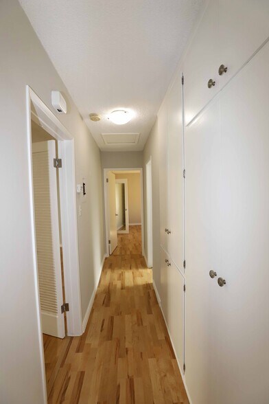 Building Photo - 1025 S Sherbourne Dr