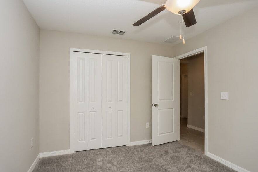 Building Photo - 15306 Miller Creek Dr