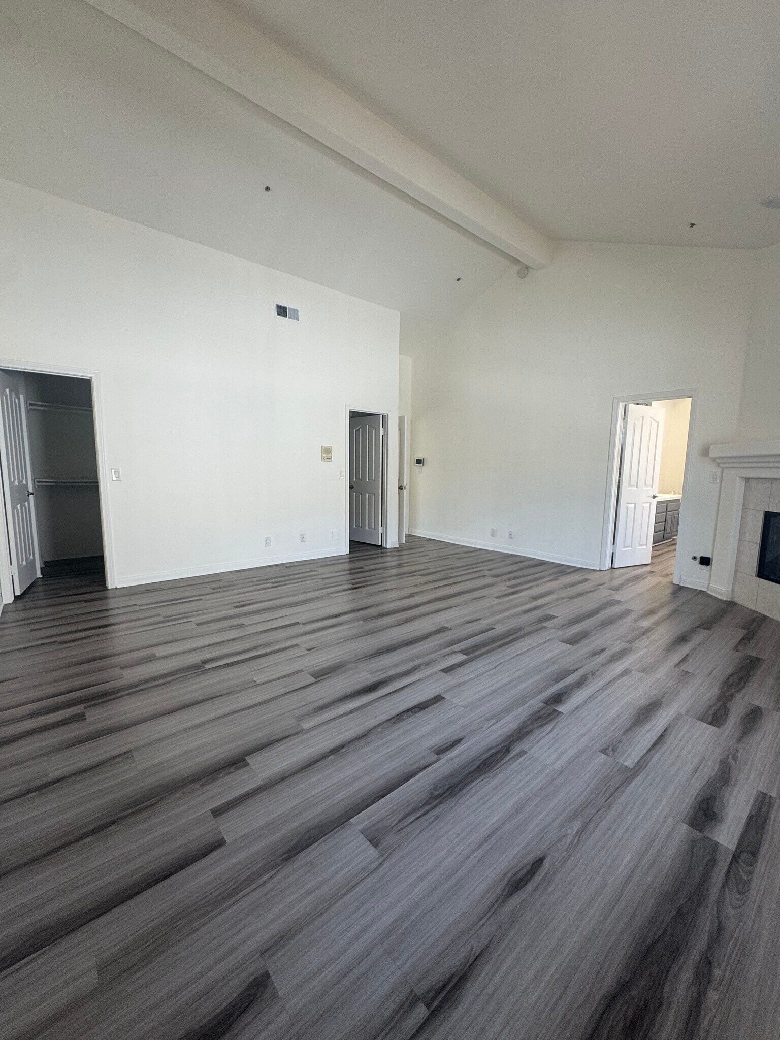 Building Photo - 1600 Perkins Ln