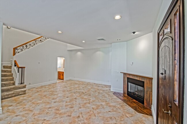 Building Photo - 15624 Sombra Ave