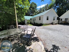 Building Photo - Two Bedroom Duplex Located on Shulls Mill ...