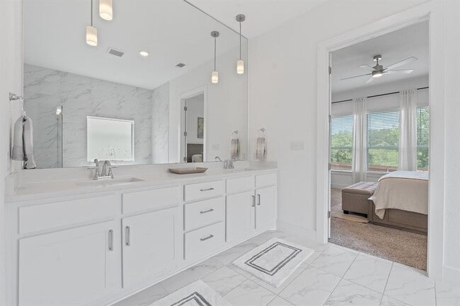 Building Photo - 16913 Adoro Dr