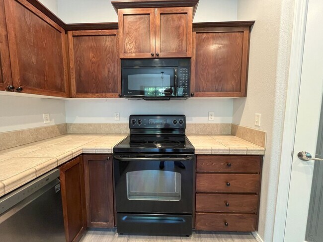 Building Photo - Charming 3-Bedroom Home with Open Layout, ...
