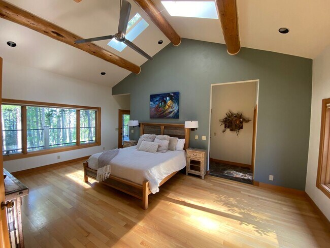 Building Photo - Hidden Whitefish Lake 3 bedroom Furnished ...