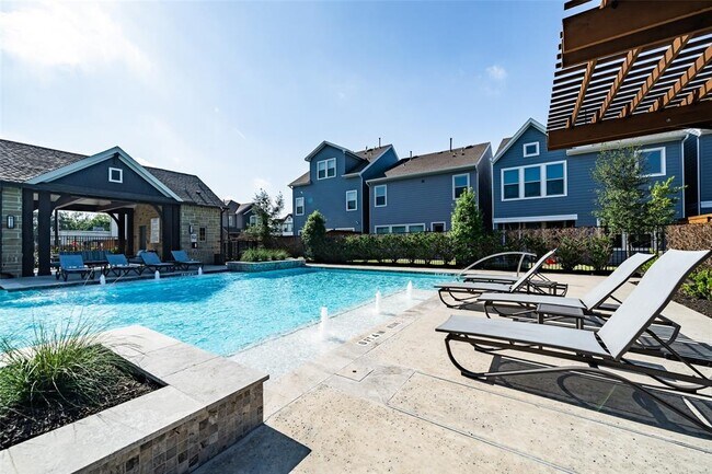 Building Photo - 10922 Brambling Wood Dr