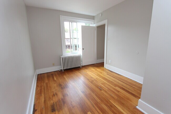 Building Photo - 3556 Beechwood Blvd