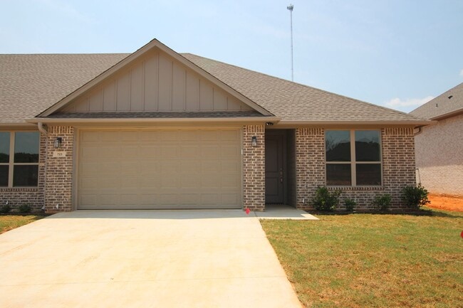 Building Photo - Luxury 3 Bedroom 2 Bath Townhomes in Bullard ISD!