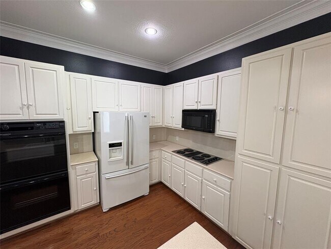 Building Photo - 1204 W 39th St