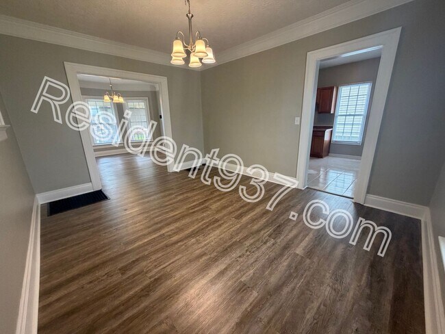 Building Photo - Updated 3 bed 1 bath home!