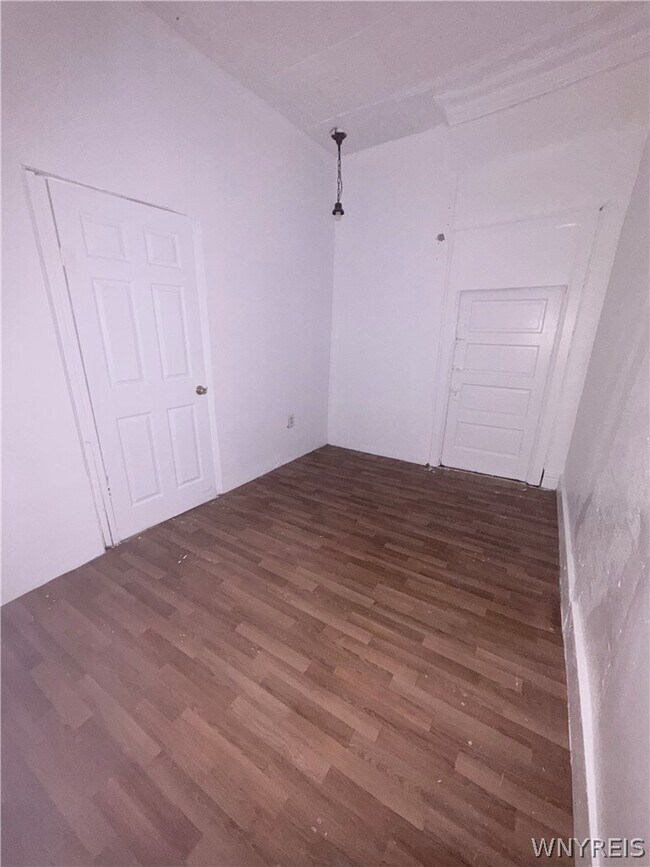 Building Photo - 901 South Park Ave