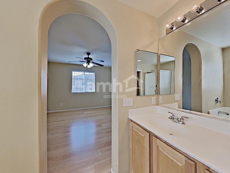 Building Photo - 9771 Hanover Grove Ave