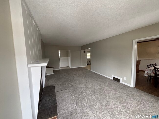 Building Photo - 324 Savage Hill Rd