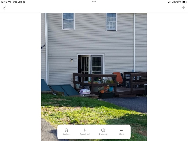 Building Photo - Beautiful townhome in Exeter Schools