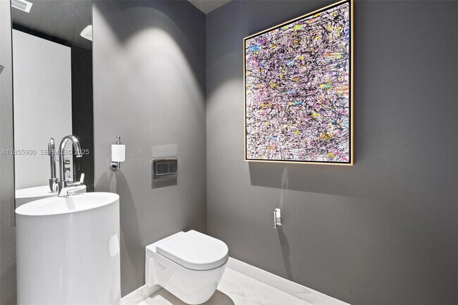 Building Photo - 1000 Biscayne Blvd