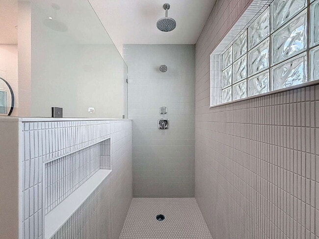 Building Photo - 200 176th Terrace E