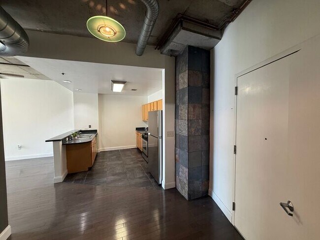 Building Photo - Modern Loft Living in the Heart of Downtow...