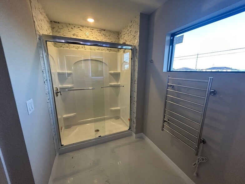 Building Photo - 2601 NE Juanita Pl