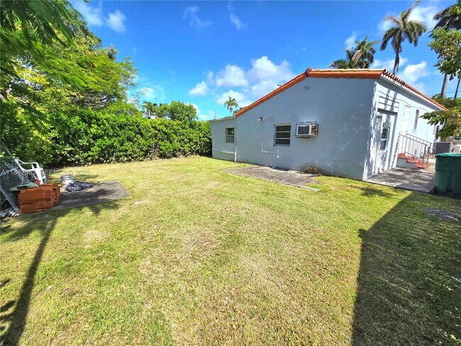 Building Photo - 1619 NW 27th St