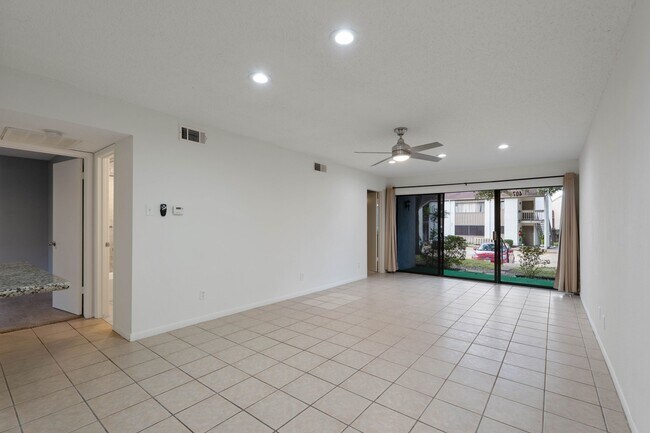 Building Photo - 12100 Melville Dr