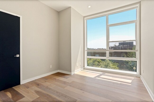 Building Photo - Available Now! Recent build! Professionally Managed// 2 bedroom 2 bathroom Luxury Condo// Petworth!