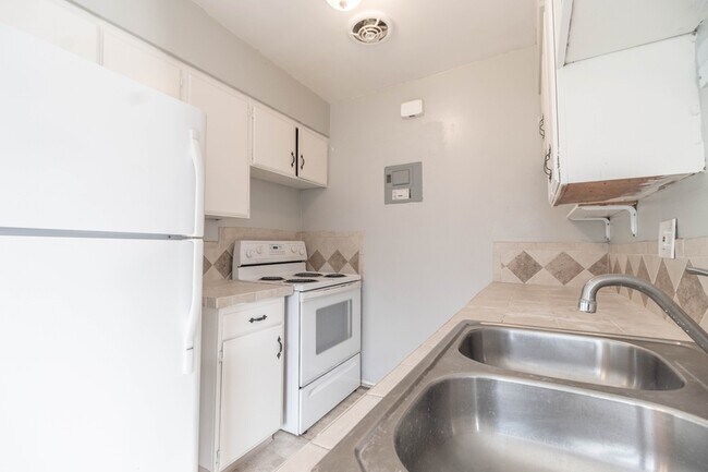 Building Photo - 5944 S Datura St
