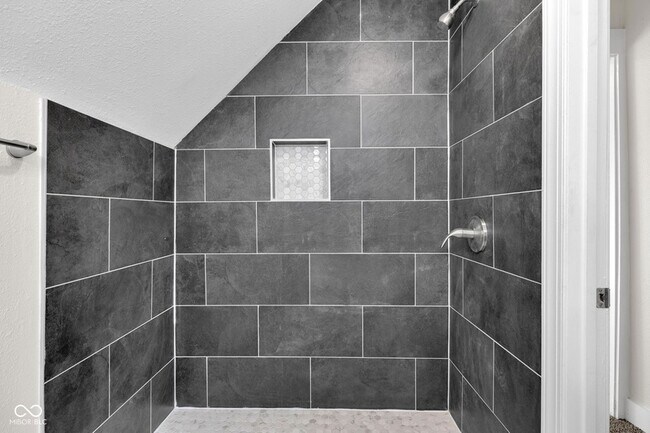 Building Photo - 3160 Graceland Ave