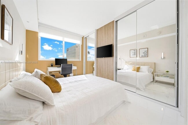 Building Photo - 253 NE 2nd St