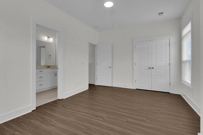 Building Photo - 268 Symphony Ave