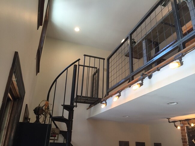 Building Photo - BEAUTIFUL, BRIGHT AND OPEN 1 BED, 1 BATH  HOUSE IN HEART OF NORTHSIDE- AVAIL NOW!