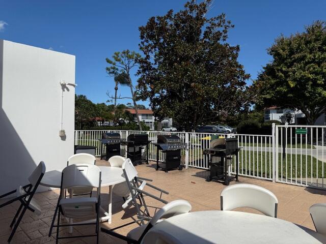 Building Photo - 2600 SE Ocean Blvd