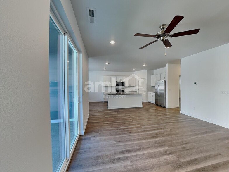 Building Photo - 4847 85th Dr NE