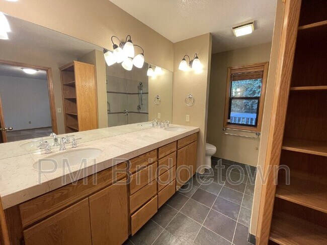 Building Photo - 11011 S Southridge Dr